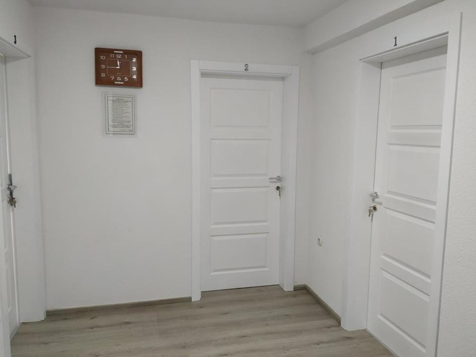 אוהריד Apartments Mostrovi מראה חיצוני תמונה